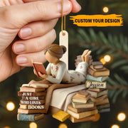 Personalisierte Holzornament Buchliebhaberin – Individueller Name Leseornament | Geschenk für Mädchen, die Bücher lieben