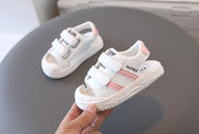 Trendige Babysandalen: Rutschfeste Schuhe mit weicher Sohle