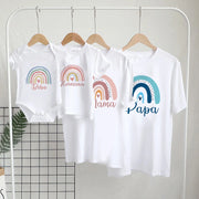 Passende Outfits für die Regenbogenfamilie