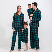Conjuntos de pijamas a juego para toda la familia con divertidos estampados