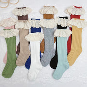 Süße lange Socken mit Spitzenrüschen und Blumenmuster für Mädchen