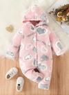 Flauschiger Jumpsuit mit Kapuze und Love-Muster – Winter-Strampler für Kleinkinder