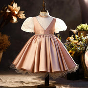 Vestido de Princesa Real con Encaje y Diseño Floral