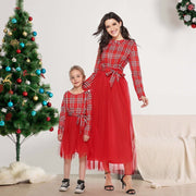 Robe assortie à carreaux à manches longues pour maman et fille