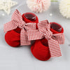 Babysocken mit süßer Schleife
