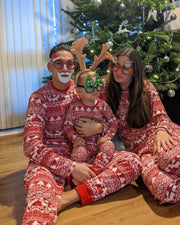Set de pijamas navideños a juego con estampado casual