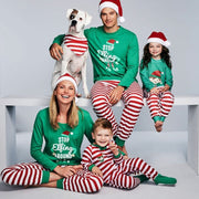 Ensemble de pyjamas assortis pour toute la famille à Noël
